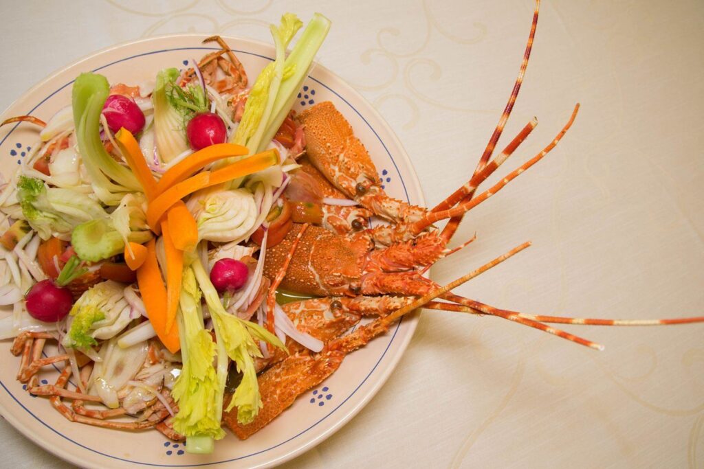 Foto ristorante Viareggio – aragosta con verdure croccanti e ravanelli